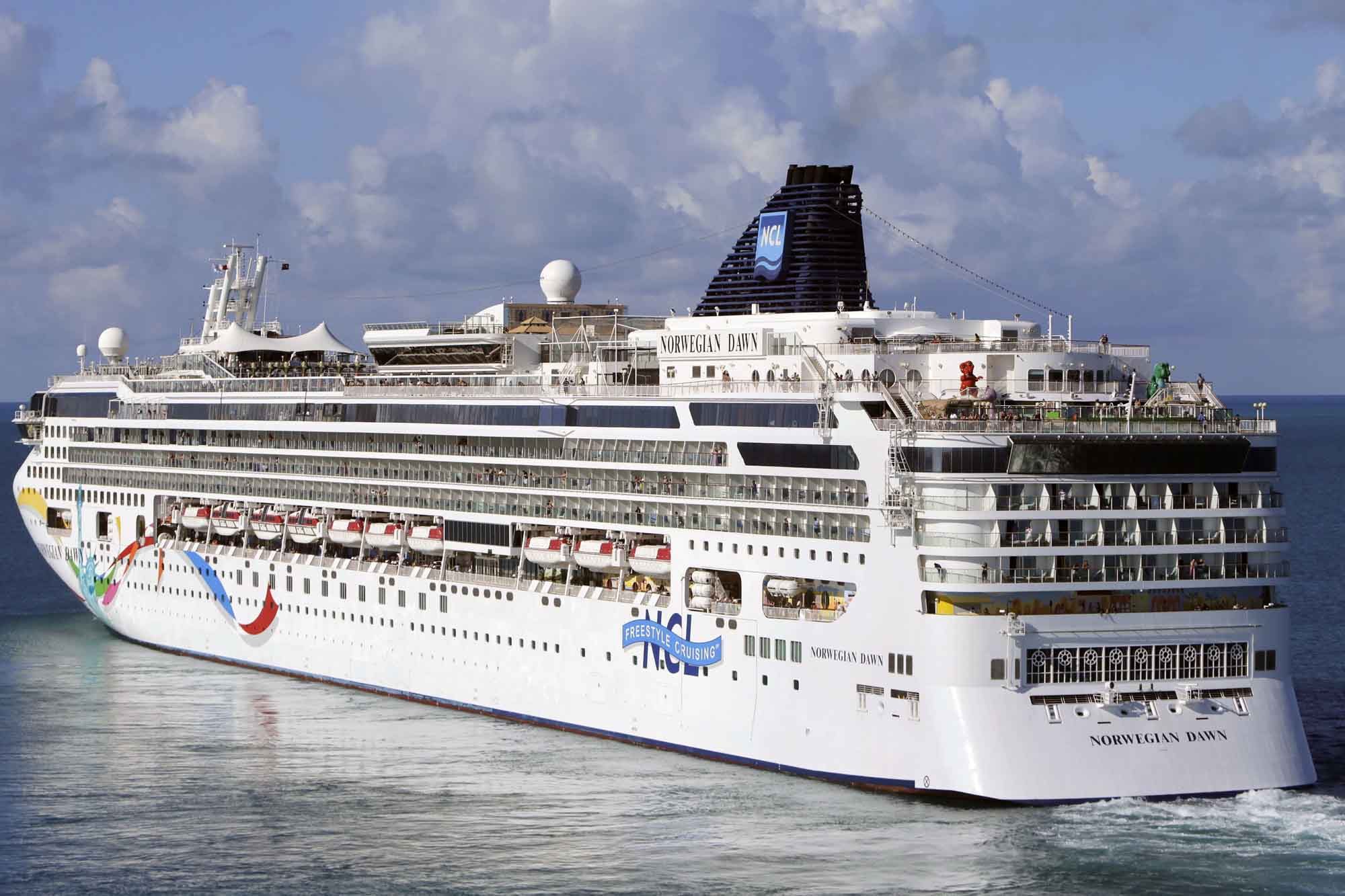 cruise-ship-norwegian-dawn-departs-port-near-hamilton-bermuda